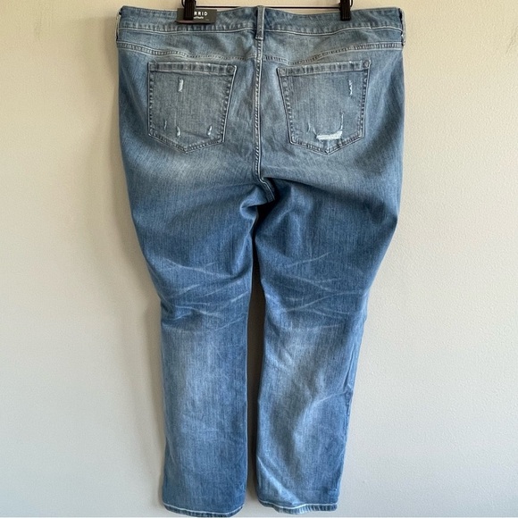 Torrid Women's Boyfriend Straight Distressed Jeans Size 18 - Picture 4 of 16